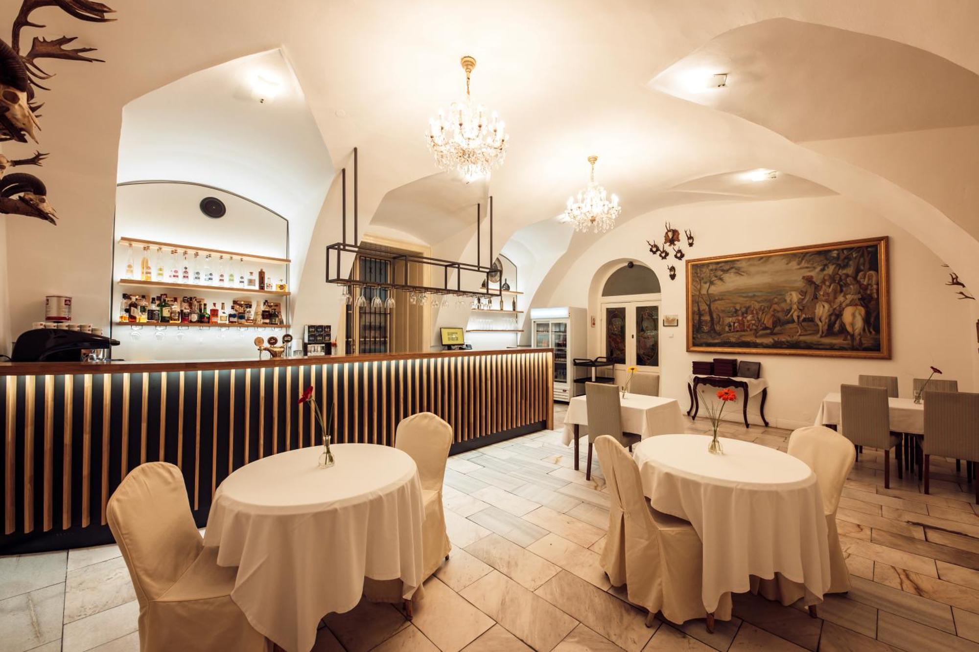 Hotel Kastiel Mojmírovce Εξωτερικό φωτογραφία