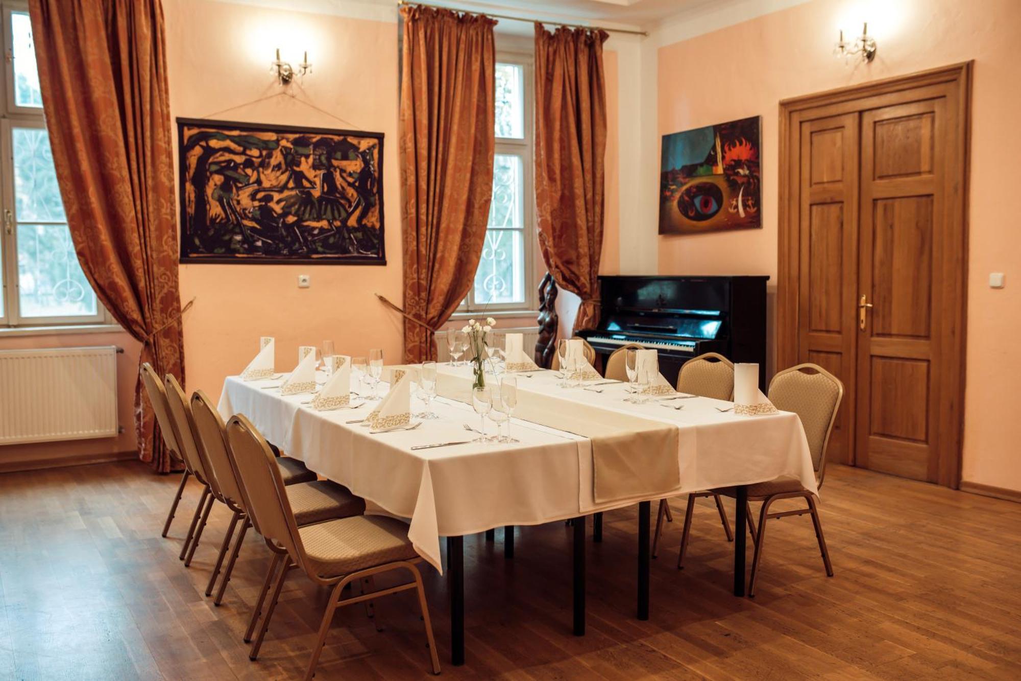 Hotel Kastiel Mojmírovce Εξωτερικό φωτογραφία