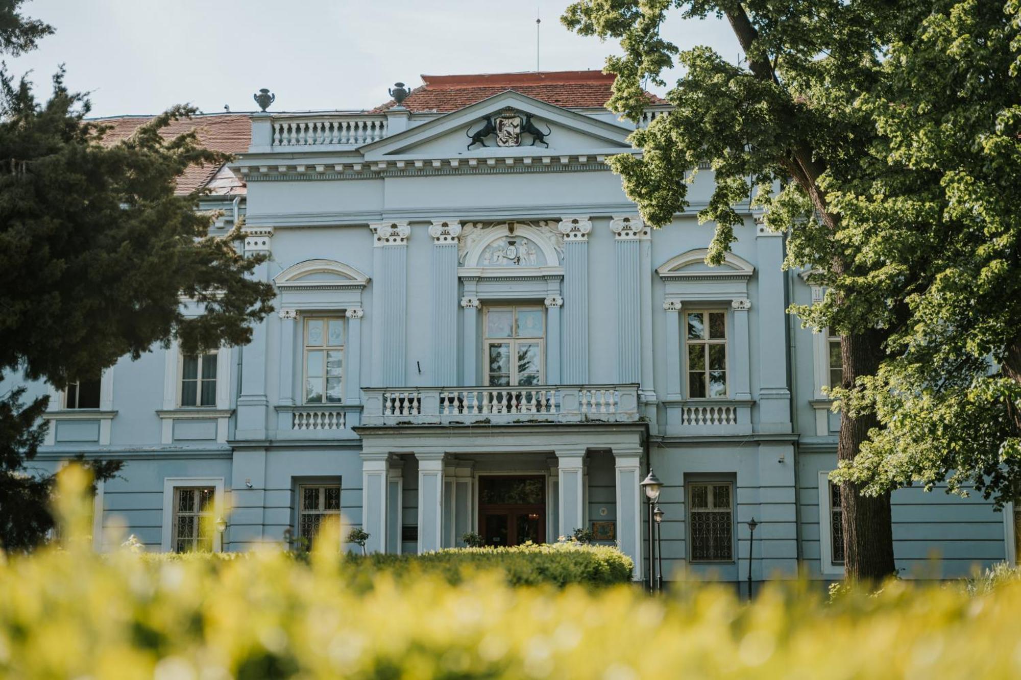 Hotel Kastiel Mojmírovce Εξωτερικό φωτογραφία